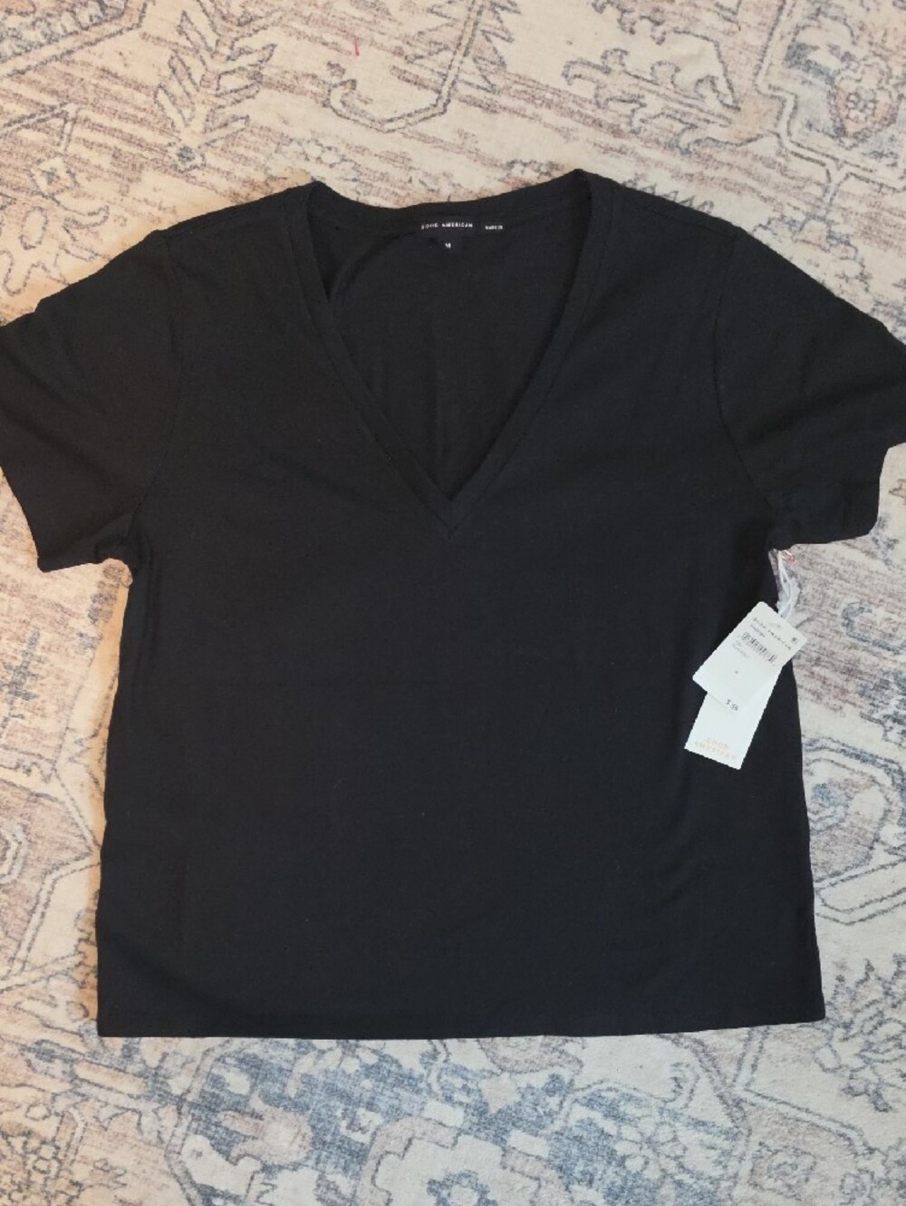 NWT Good American Black V-Neck Short Sleeve Tee Size Medium - Picture 3 of 4